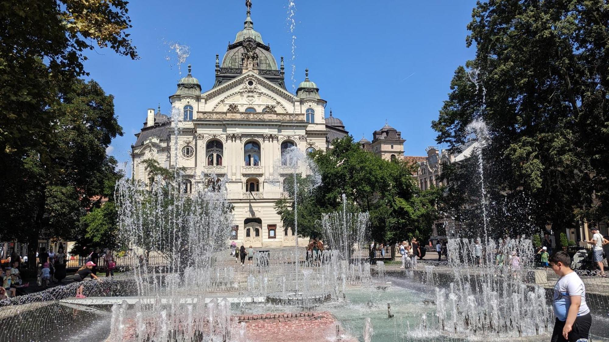 E1 Luxury Oldtown Apt - 2X Parking, Foodstore, Pcscreen, Netflix, Unlimited Music, Crib, Babychair, Fastwifi, Aircon Appartement Košice Buitenkant foto